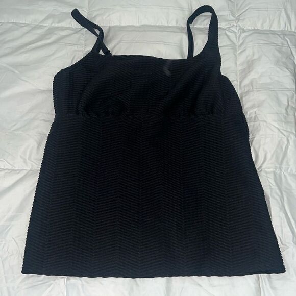Lands End Textured Black Scoop Neck Tankini top w underwire & adjustable straps - Picture 1 of 5